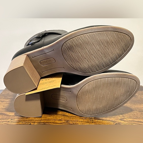 Frye and Co. Women’s Black Italia Stacked Heel Booties NWT Size 11 - Picture 3 of 9